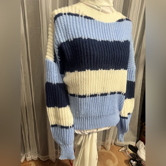 Oversized drop shoulder knit/crochet sweater (1G - 0016 - 17) - Picture 3 of 3